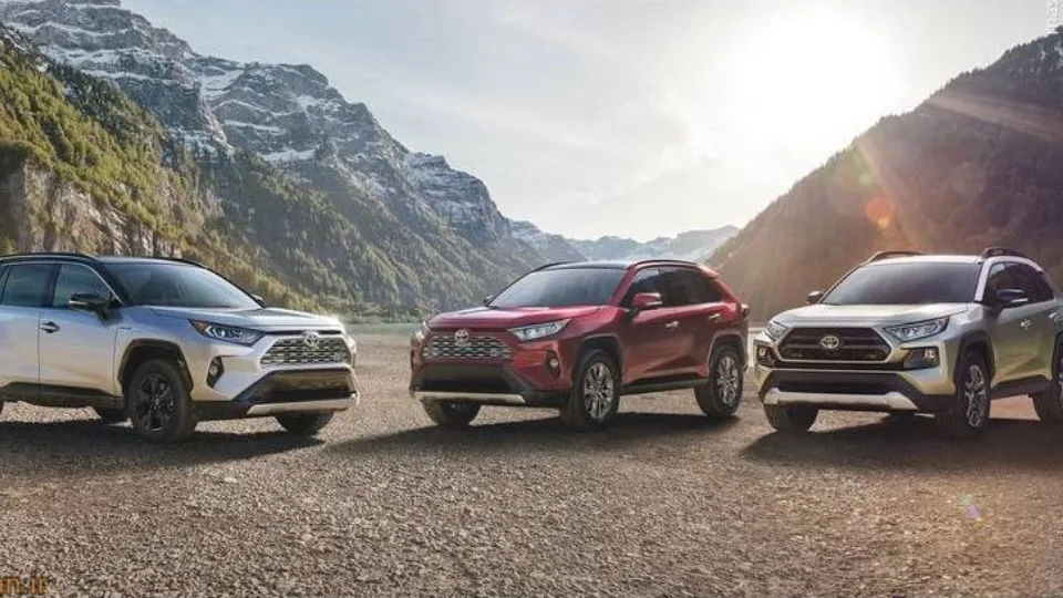 خودروی شاسی بلند ژاپنی تویوتا RAV-4