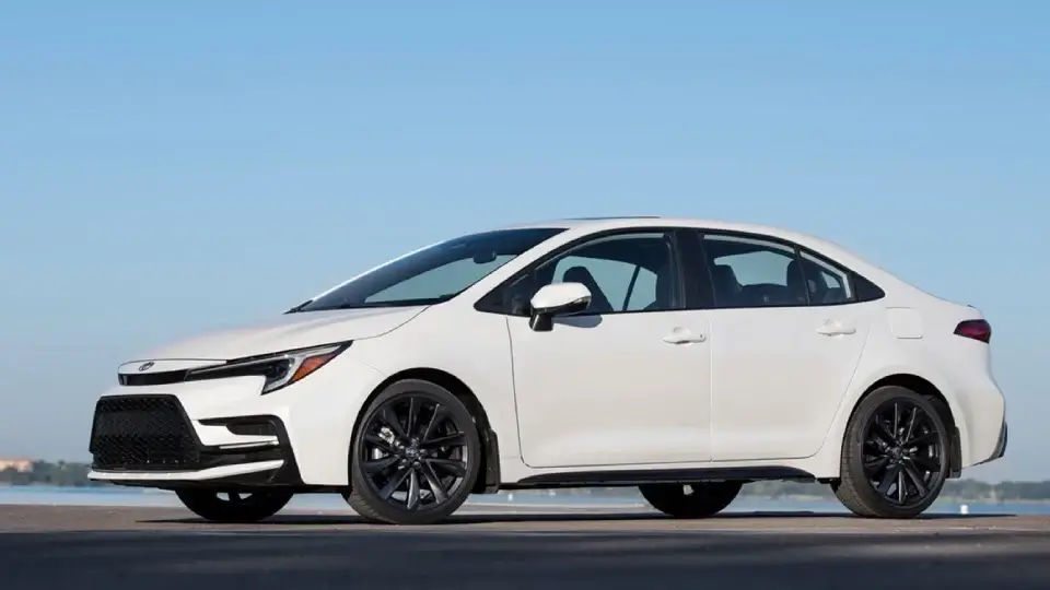 خرید تویوتا لوین بنزینی